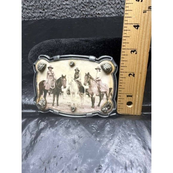 Hilary Heinstein Western Collection Cowgirls‎ With Fool's Gold Belt Buckle - Picture 6 of 6